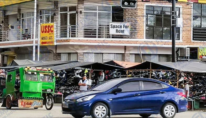 O semáforo de LED fica no cruzamento de quatro ruas diferentes, ao sul do rio Elba
