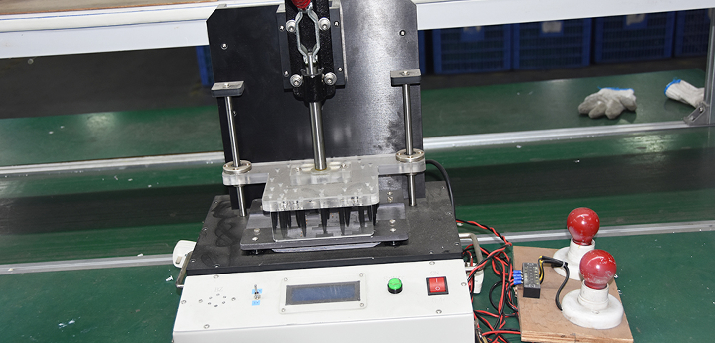 Equipamentos de produ&ccedil;&atilde;o de lumin&aacute;rias