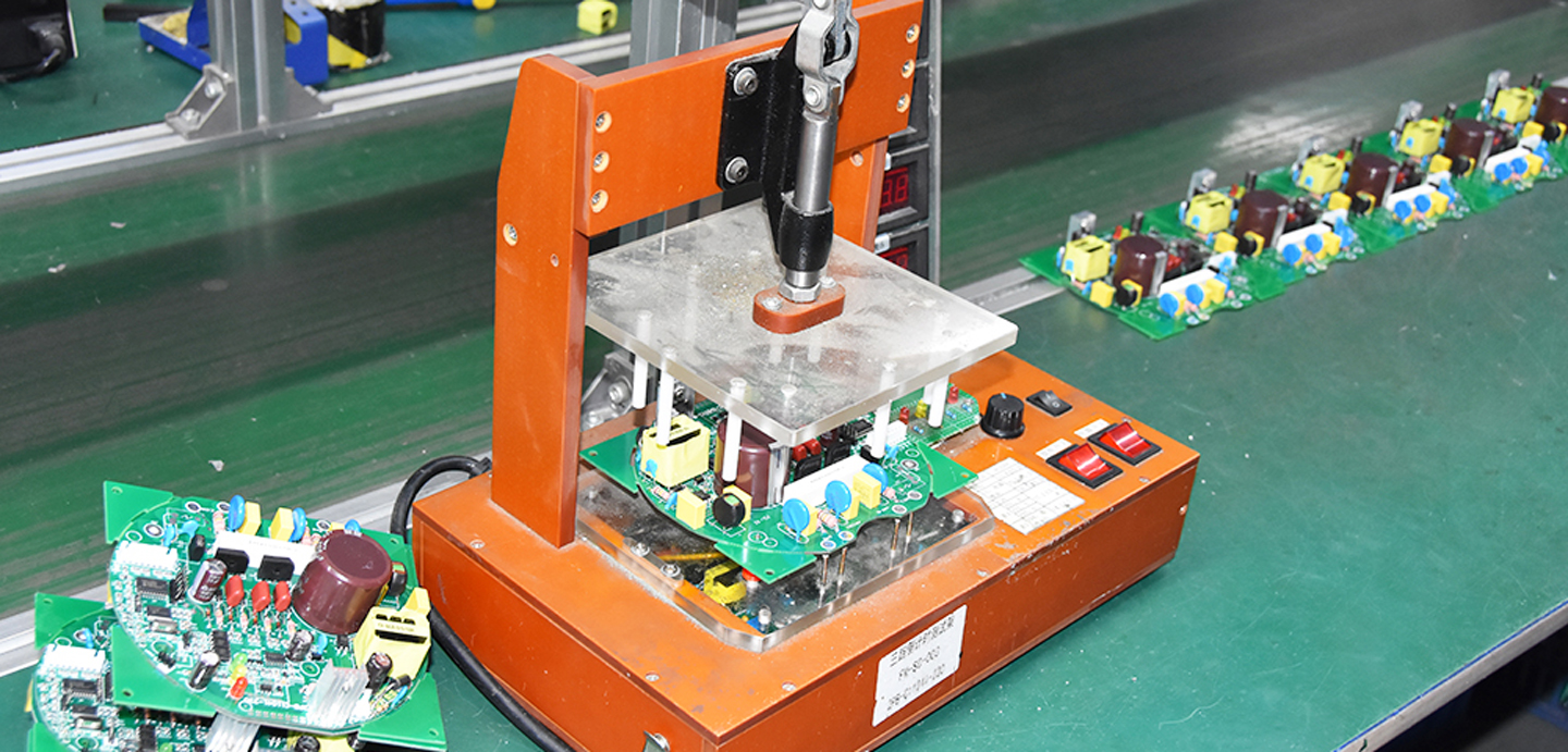 Equipamentos de produ&ccedil;&atilde;o de lumin&aacute;rias