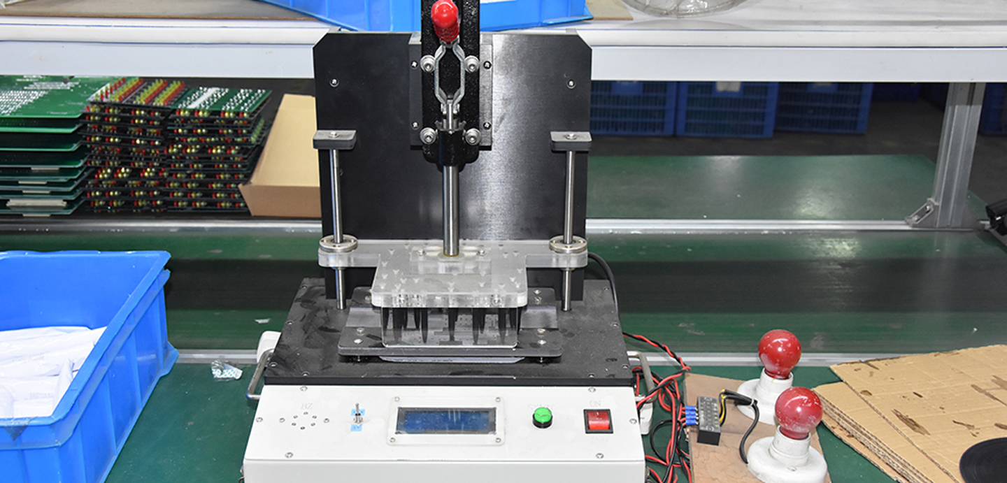 Equipamentos de produ&ccedil;&atilde;o de lumin&aacute;rias