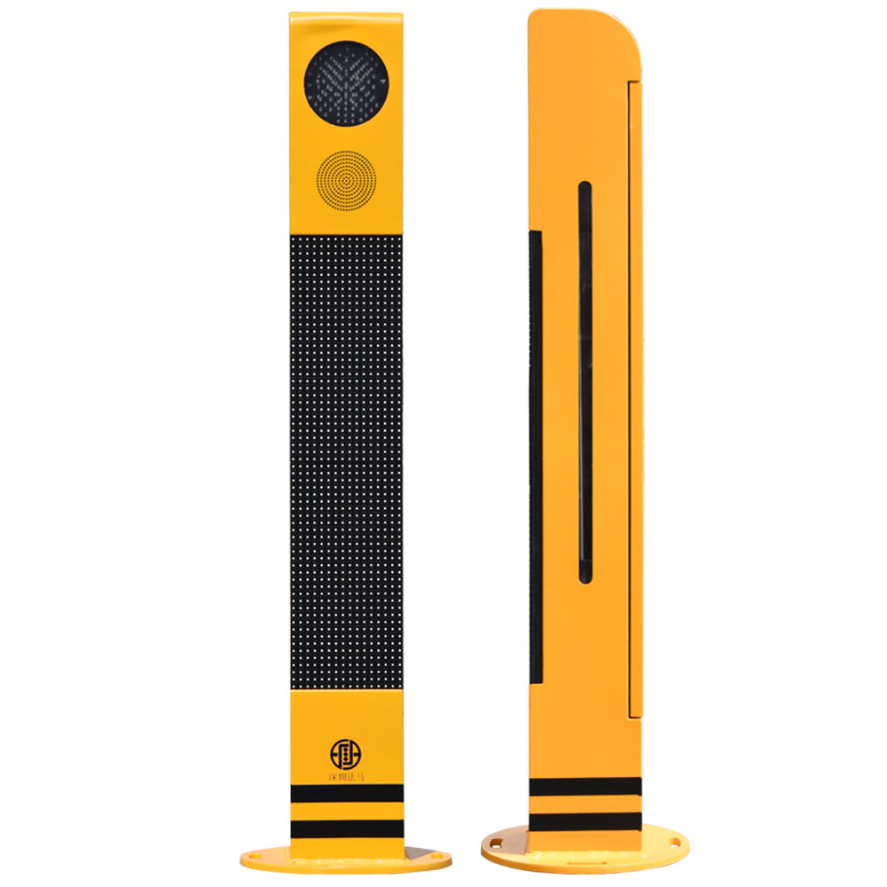 Poste de iluminação para pedestres com tela modular