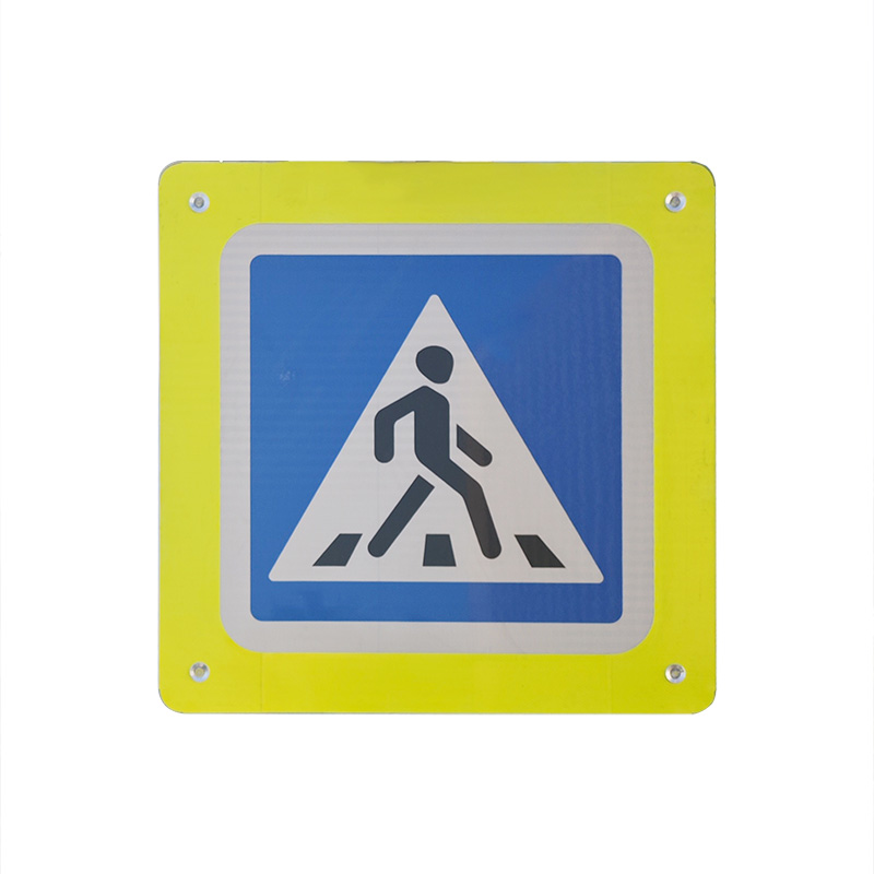 Sinais de travessia de pedestres com ilumina&ccedil;&atilde;o interna